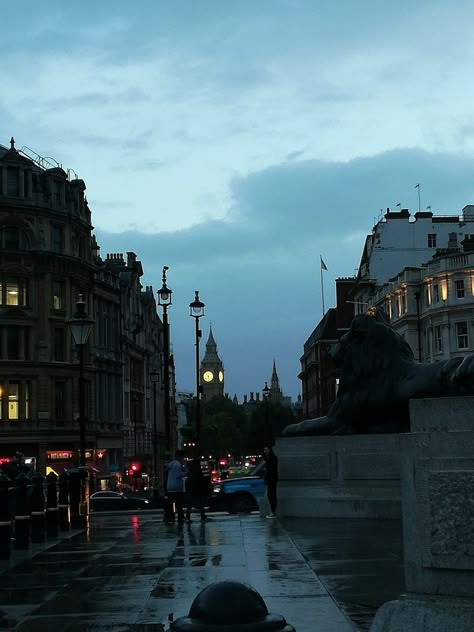 Cozy London Aesthetic, England Dark Aesthetic, London Weather Aesthetic, Gloomy London Aesthetic, Rainy London Night, British Astethic, Rainy England Aesthetic, Fall In London Aesthetic, London Suburbs Aesthetic