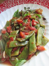 Hot and Cold Running Mom - Just my Stuff: Italian Flat Green Beans Italian Flat Beans, Flat Green Beans Recipes, Italian Flat Green Beans, Flat Green Bean Recipes, Nonnas Recipes, Flat Green Beans, Flat Beans, Swedish Apple Pie, Legumes Recipes