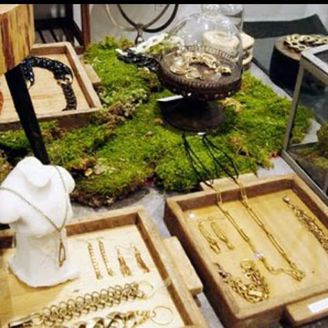 Display using moss and wood boxes Boho Moodboard, Creative Jewelry Displays, Jewerly Display, Moss Jewelry, Jewelry Booth, Stand Feria, Jewerly Displays, Fair Display, Jewellery Exhibition