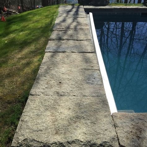 Reclaimed Granite Curbstone - Jumbo Pool Coping Stone Pool Coping, Stone Pool, Landscape Stone, Stone Interior, Building Stone, Pool Coping, Coping Stone, Photo Colour, Swimming Pool