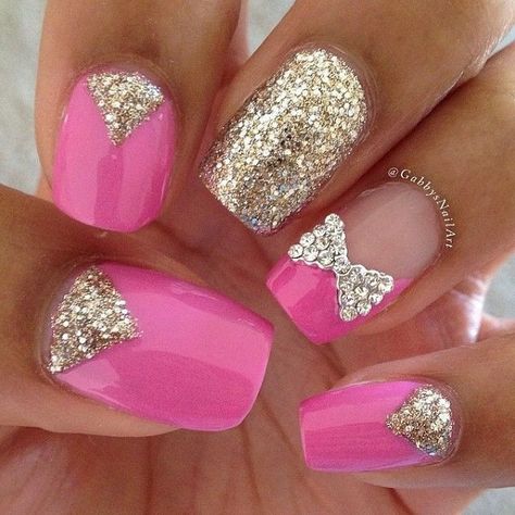 Carnation pink polish with silver glitters on top forming v-shapes. Bow Nail Designs, Bow Nail Art, Nails With Glitter, Natural Nail Art, Nagel Tips, Gold Nail, Nail Art Wedding, Nails Polish, Nail Designs Glitter