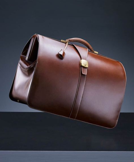 A luxury brown leather weekend bag with gold hardware. This image was included in the article: The Ultimate Guide To Men’s Weekender Bags, on MensFlair.com Canvas Weekender Bag, Leather Holdall, Weekender Bags, Leather Weekender Bag, Leather Weekender, Leather Travel Bag, Weekend Bag, Travel Duffle, Bag Cover