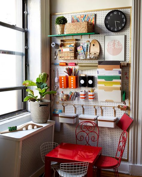 This craft wall is genius! A CUP OF JO: Brooklyn apartment tour Pegboard Craft Room, Pegboard Kitchen, Pegboard Storage, Pegboard Organization, Pegboard Accessories, Cup Of Jo, Brooklyn Apartment, Apartment Tour, Craft Area