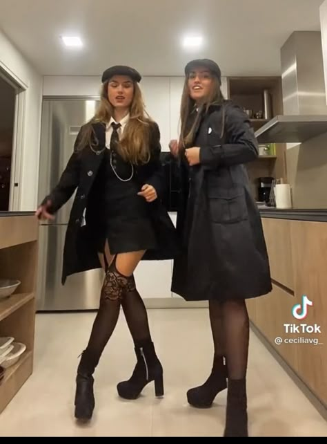 Sicilian Mafia Outfit, Smart Halloween Costumes For Women, Peaky Blinders Dress Up, Peaky Blinders Inspired Outfits Women, Picky Blinders Woman Outfit, Hollywood Costume Ideas For Women, Peaky Blinders Girl Costume, Italian Mafia Outfit, Maffia Party Outfit Woman