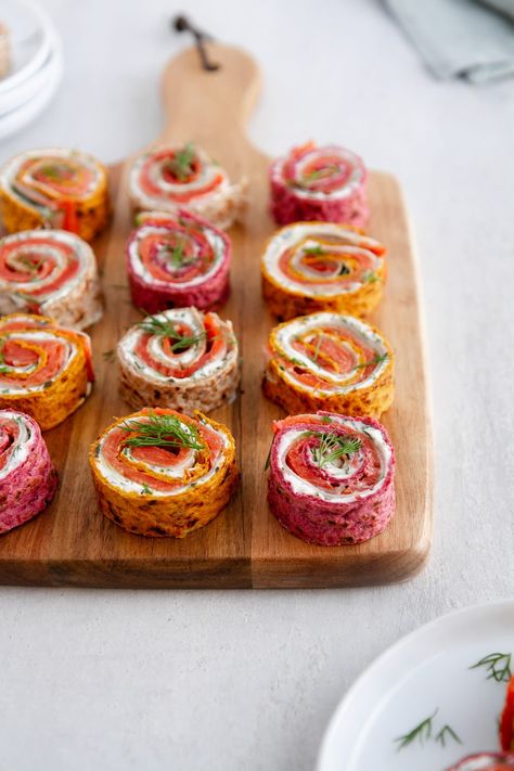 5-Ingredient Smoked Salmon Pinwheels -- This easy recipe combines smoked salmon, whipped chive cream cheese and fresh dill in a sprouted grain wrap for a delicious appetizer, lunch or snack. | girlversusdough.com @girlversusdough #girlversusdough #salmonrecipe #nocook #rollups Smoked Salmon Pinwheels, Cinnamon Raisin Sourdough, Easy Thanksgiving Recipes Appetizers, Montreal Bagels, Football Food Ideas, Easy No Knead Bread, Salmon Pinwheels, Thanksgiving Recipes Appetizers, Appetizers Football