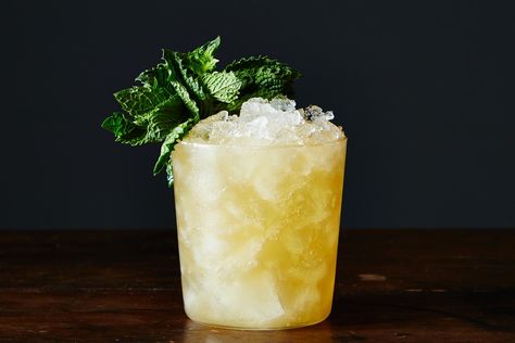 Mai Tai Mai Tai Recipe, Tropical Cocktails, Tom Collins, Non Alcoholic Cocktails, Tiki Cocktails, Grand Marnier, Mai Tai, Food Website, Food Trends