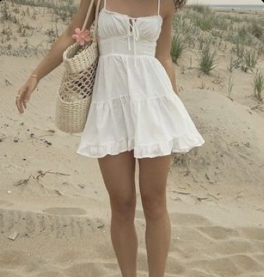 Outer Banks Aesthetic Sarah, Stylish Summer Dresses, Summer Dress Ideas, Outer Banks Aesthetic, Large Dresses, 2023 Outfits, Cute Spring Outfits, Ig Feed, Cute Spring