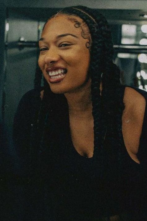 Top 14 Rappers With Braids Who Are Defining Hip Hop Style Meg Thee Stallion Aesthetic, Classic Box Braids, Iconic Hairstyles, Black Superstar, Woman Hairstyles, Thee Stallion, Black Queens, Twist And Shout, Megan Thee Stallion