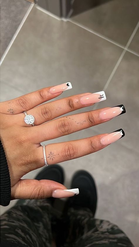 Black And White Nails With Initial, Pink Acrylic Nails With Initials On Them, White Nails With Initial And Heart, Acrylic Nails With Initial And Heart, Nail Inspo With Initial Short, Cute Nails With A Initial, Mails With Initial, Nails W An Initial, Black Nails With Initials Acrylic