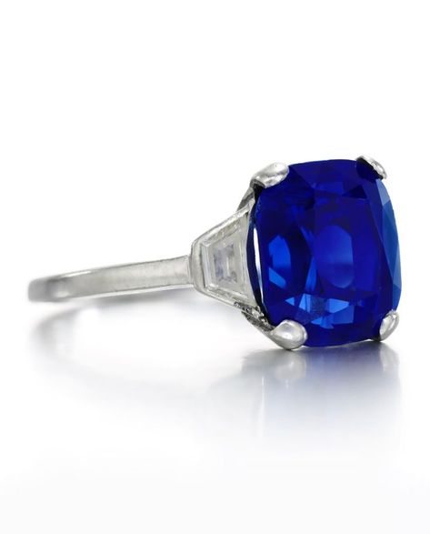 Garrard & Co. | A 1960s vintage ring set with a rare antique Kashmir sapphire weighing 5.12 carats. Kashmir Sapphire, Gem Diamonds, Sapphire And Diamond Ring, Ruby Sapphire, Blue Gems, Fine Jewels, Engagement Ring Wedding Band, Vintage Ring, 1960s Vintage