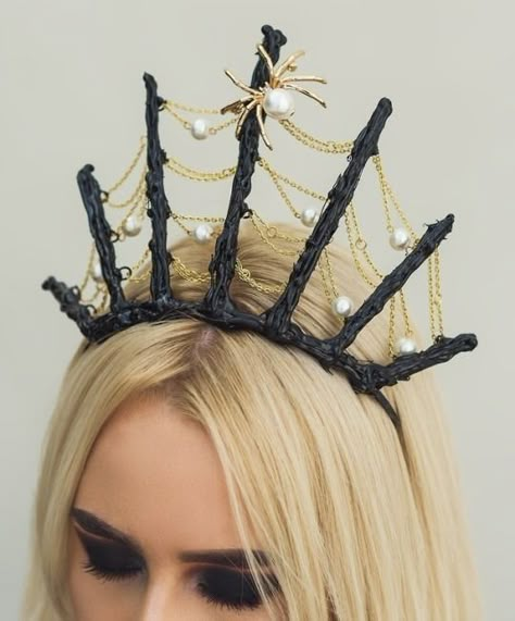 Halloween Crown Diy, Spider Crown, Crown Halloween Costume, Cosplay Crown, Halloween Crown, Spider Queen, Knitting For Beginners Videos, Knitting For Beginners Hats, Headpiece Diy