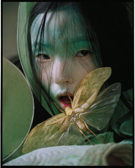 Starring his ongoing creative partnership with Tilda Swinton. Tim Walker Photography, 심플한 그림, Magical Thinking, Photographie Portrait Inspiration, Tim Walker, W Magazine, Wow Art, 인물 사진, Artistic Photography