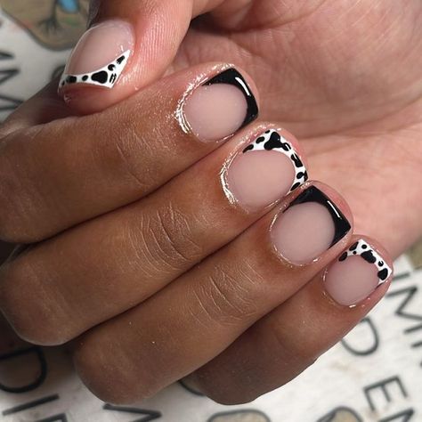 @summerdidem on Instagram: "Blk & Wht for sis @_callmeterri 🖤" Black Nails Short With Design, Natural Nail Art Short, Short Square Nail Designs Trending Now, Natural Nail Ideas Gel, Real Nails Manicure Ideas, Nail Designs For Natural Nails, Short Manicure Ideas, Natural Nail Designs Short, Short Manicure Nails