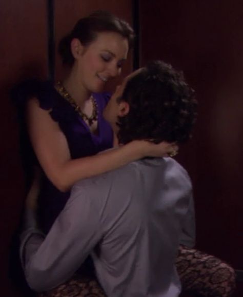 Dan And Blair, Dan Gossip Girl, Blair And Dan, Gossip Girl Season 5, Pretty Blue Dress, Girls Tv Series, Dan Humphrey, Blair Waldorf Style, Gossip Girl Blair