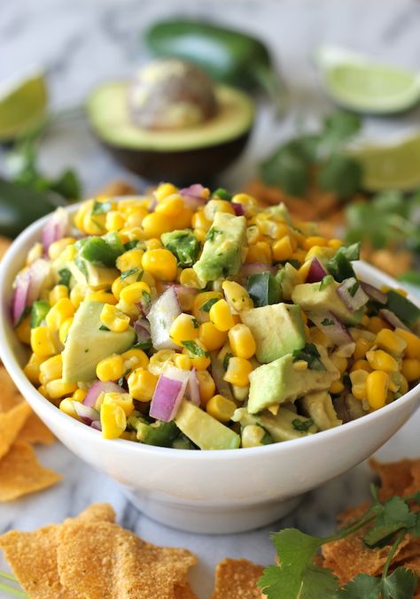 Avocado Corn Salsa - Tastes just like Chipotle's corn salsa but it's really a million times better! Chicken Caesar Sandwich, Avocado Corn Salsa, Easy Salsa Recipe, Tomatillo Salsa, Corn Salsa, Salsa Recipe, Soup And Salad, A Bowl, Appetizer Snacks