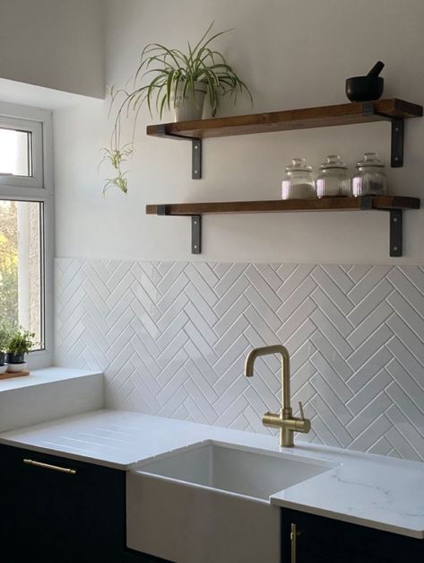 Metro Tiles Herringbone, Metro Tiles Kitchen White, Herringbone Wall Tile Kitchen, Herringbone Kitchen Wall Tiles, Kitchen Tiles Herringbone, Herringbone Tile Kitchen Backsplash, White Kitchen Wall Tiles Ideas, Metro Tile Kitchen, Tiles Splashback Kitchen