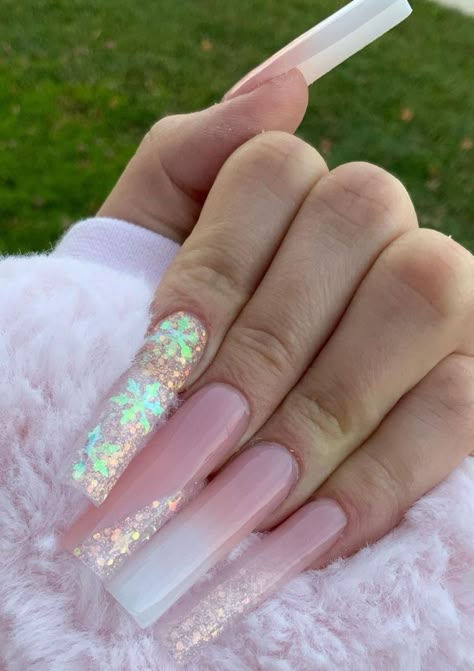 Pink Christmas Nails Acrylic Long, Christmas And New Year Nails Acrylic, Square Acrylic Nails Winter, Christmas Baddie Nails, Pink And White Christmas Nails, Long Christmas Nails, Acrylic Nails Winter, Christmas Nail Designs Acrylic, Red Christmas Nails