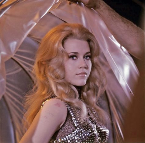 Jane Fonda as Barbarella Jane Fonda Barbarella, Jane Fonda, Long Blonde, Long Blonde Hair, Beauty Icons, Vintage Glamour, Silver Screen, Classic Movies, Old Hollywood