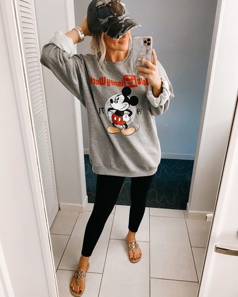 Cold Disney Day Outfit, Disney Outfit Over 40, Disney World Outfits Winter Cold Weather, Mom Disney Outfit Winter, Disney Leggings Outfit, Winter Disney World Outfits, Cold Disney Outfits, Disney Mom Outfit, Disney Outfits Women Winter