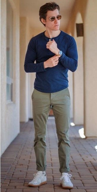 Mens Chino Work Outfit, Mens Dress Pants Outfits Business Casual, Men Olive Pants Outfit, Kakhi Pants Outfit Mens Casual, Mens Green Chinos Outfits, Olive Green Chinos Outfit Men, Green Men Outfit Casual, Mens Chinos Outfit Casual, Chino Outfits Men