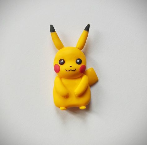 Clay Pikachu, Easy Polymer Clay, Clay Magnets, Mini Cakes Birthday, Cute Themes, Polymer Clay Diy, Fridge Magnet, Diy Clay, Mini Cakes