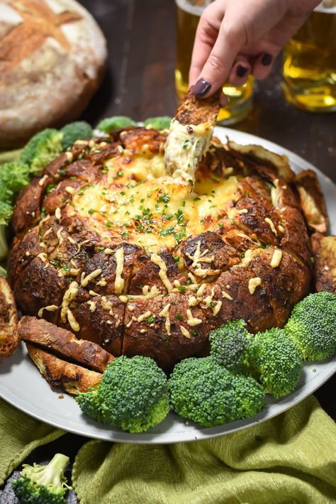 Blooming Onion Bread, Onion Bread Recipe, Super Bowl Snack, Onion Bread, Blooming Onion, Beer Bacon, Bread Bowl, Superbowl Snacks, Pull Apart Bread