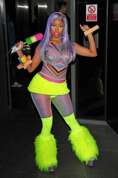 nicki minaj in moon hotpants & ice legwarmers Nicki Minaj Body, Nicki Concert, Nicki Minaj Fashion, Nicki Minaj Concert, Nicki Minaj Outfits, Decora Harajuku, Harajuku Barbie, Queen Nicki Minaj, Pop Kei