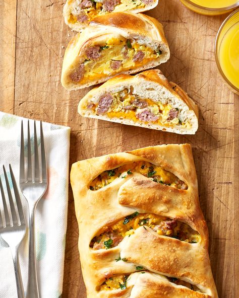 Recipe: Breakfast Stromboli — Recipes from The Kitchn Breakfast Stromboli With Pizza Dough, Breakfast Stromboli, Stromboli Recipes, Savoury Breakfast, Blueberry Lemon Scones, Stromboli Recipe, Baked Breakfast Recipes, Lemon Scones, Beautiful Breakfast