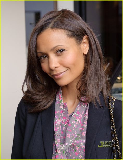 Thandie Newton & Ol Parker are Tickled Tach  | thandie newton ol parker tach 01 - Photo Thandie Newton, Great Hairstyles, Long Bob Hairstyles, Hair Crush, Cut My Hair, Hair Dos, Pretty Hairstyles, Bob Hairstyles, New Hair