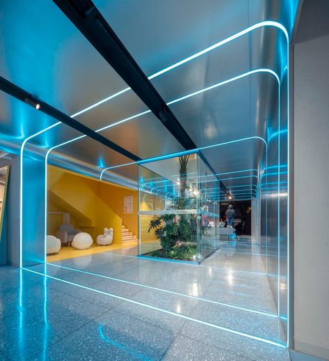 v Futuristic Office Design, Futuristic Store, Futuristic Design Interior, Futuristic Office, Tor Design, Hospital Interior, Office Lobby, Electronic Shop, Futuristic Interior