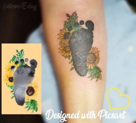 Thumbprint Sunflower Tattoo, Footprint With Flowers Tattoo, Baby Feet Tattoo, Feet Tattoo Ideas, Baby Footprint Tattoo, Miniature Tattoos, Friends Tattoos, Tattoos Shoulder