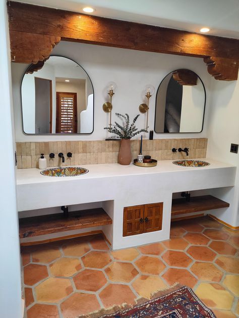 Mexican Style Bathroom, Restroom Remodel, Mexican Bathroom, Rv Redo, Cozy Places, Parents Room, Mexican Style, Bathroom Styling, Bathrooms Remodel