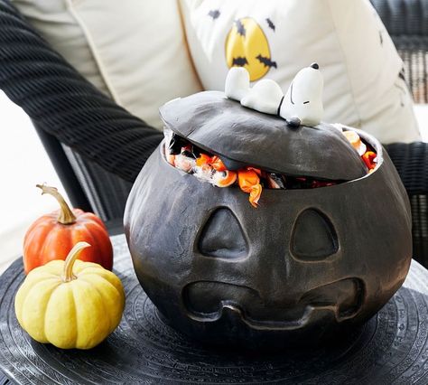 Fun Halloween Ideas, Pottery Barn Fall, Pottery Barn Holiday, Best Halloween Candy, Pottery Barn Halloween, Indoor Halloween Decorations, Holiday Pottery, Spooky Ideas, Halloween Candy Bowl