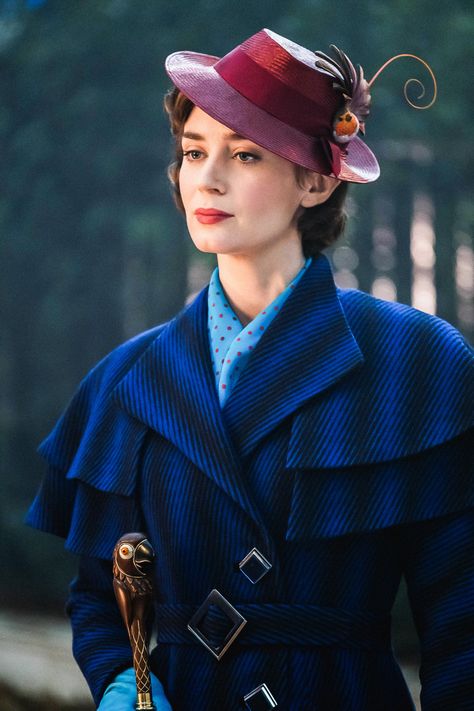 Mary Poppins Returns (2018) dir. Rob Marshall Mary Poppins Disfraz, Mary Poppins Outfit, Mary Poppins Movie, Mary Poppins Costume, Sandy Powell, Emily Mortimer, Mary Poppins Returns, Phineas Y Ferb, Viggo Mortensen