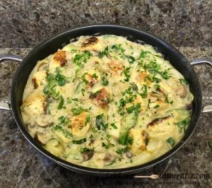 Pannetje met witloof en courgette – Lekkere inspiratie Courgette Pasta, Vegas Food, Feel Good Food, Quick Easy Dinner, Happy Foods, Veggie Recipes, Quick Meals, Skillet, Food Inspiration