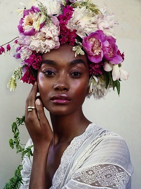 Tattoo Ideas Black Women, Tattoo Ideas Black, Crown Inspiration, Flower Shoot, Make Carnaval, Vogue Brazil, Flower Headdress, Hair Crown, Portrait References