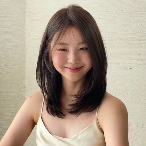 Pretty Hair Cuts, Hair Style Korea, Hair Inspiration Long, Layered Haircuts For Medium Hair, Asian Short Hair, Hair Inspiration Short, Hairstyles For Layered Hair, Shot Hair Styles, Girl Haircuts