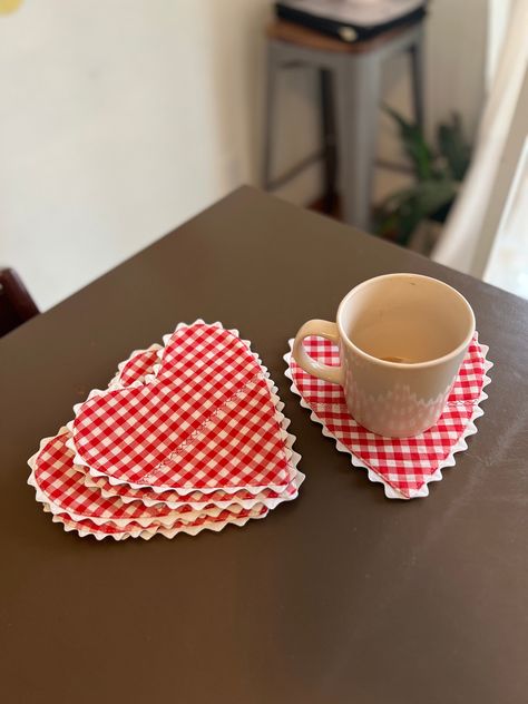 Valentines Day Heart Shaped Red Gingham Coasters, Gingham and Denim Repurposed - Etsy Diy Christmas Gifts Sewing Projects, Valentine Table Decorations Ideas, Coasters Diy Fabric, Coasters To Sew, Sewing Projects Gift Ideas, Sew Coasters, Small Things To Sew, Sewing Coasters, Scrap Fabric Ideas