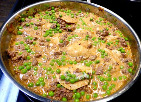 Perogie And Ground Beef Casserole, Perogies And Ground Beef, Pierogies And Ground Beef, Perogies And Ground Beef Recipe, Ground Beef And Perogies, Back To School Food, Frozen Pierogies, Dinner Beef, Comfort Casseroles