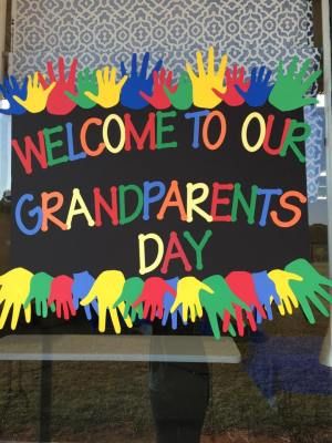 Grandparents Day Bulletin Board Ideas, Food Ideas For School, Easy Craft Gifts, Craft Gifts Ideas, Grandparents Day Preschool, Ptsa Ideas, Grandparents Day Poem, Pto Meeting, Grandparents Day Activities