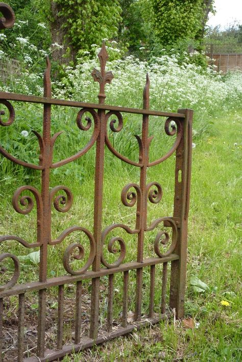 Old Garden Gates, Wrought Iron Garden Gates, Old Gates, Garden Gates And Fencing, Iron Garden Gates, Garden Gate Design, Entry Gate, Metal Gates, Wrought Iron Fences