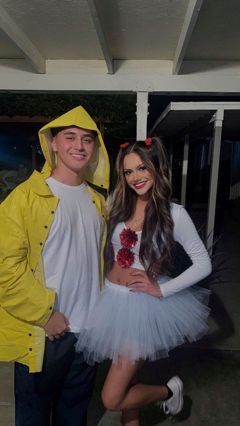 Fast Couple Costumes, Penny Wise Couple Costume, It Costume Couple, Penny Wise And Georgie Costume Couple, It Couple Costume, Cute Pennywise Costume, It And Georgie Costume Couple, Penny Wise And Georgie Costume, Couples Clown Costumes