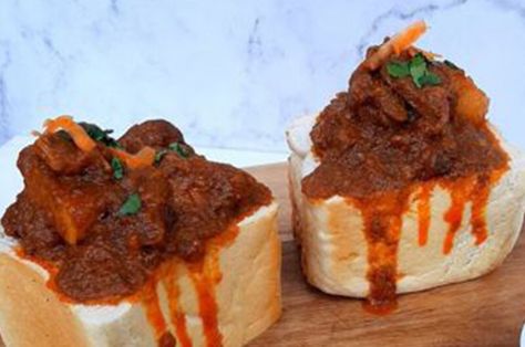 Mutton bunny chow recipe South African Bunny Chow, Bunny Chow, Indian Recipes Authentic, South African Recipes, Curry Dishes, Cooking Together, Indian Dishes, African Food, Chow Chow