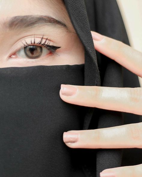 Hijab Niqab Eye, Niqab Eyes, Niqab Aesthetic, Aesthetic Status, Eyeball Art, Slowed Reverb, Rakul Preet, Hijabi Aesthetic, Arab Beauty