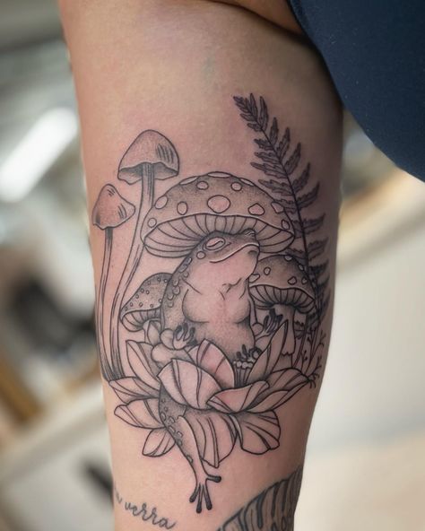 Picturesque nature-inspired black and grey tattoo done by @kaur_daljeett! Mr. Froggy looks adorable while resting in the midst of those mushrooms!! 😃⁠ ⁠ "Mr.froggy 🐸 ⁠ Had so much fun creating this piece for kylashand thank you for the trust 🤩" - Daljeet⁠ Mushroom And Toad Tattoo, Small Tattoo Ideas Mushroom, Mushroom Toad Tattoo, Black And Grey Mushroom Tattoo, Black And Grey Frog Tattoo, Gnome Mushroom Tattoo, Black And White Frog Tattoo, Mushroom Frog Tattoo, Frog Mushroom Tattoo