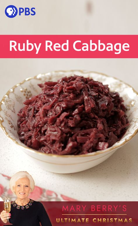 Completely perfect for the Christmas feast, so traditional and delicious. Worth reducing the liquid at the end, as this gives the gloss and extra flavor. German Red Cabbage Recipe, German Red Cabbage, Red Cabbage Recipe, Cabbage Side Dish, Red Cabbage Recipes, Mary Berry Recipe, Pbs Food, Christmas Feast, Cabbage Recipe