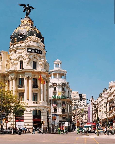 Madrid Architecture Buildings, Madrid Architecture, Madrid Photography, Ancient Roman Architecture, Madrid City, Spain Aesthetic, Madrid Travel, Roman Architecture, Landscape Photography Nature