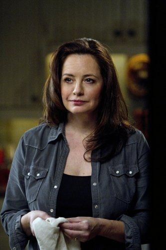 Still of Samantha Ferris in Supernatural - Ellen Harvelle, my kind of dame Ellen Harvelle, Female Hunter, Supernatural Episodes, Bobby Singer, A Writer's Life, Samantha Photos, Supernatural Seasons, Female Character Inspiration, Romy Schneider