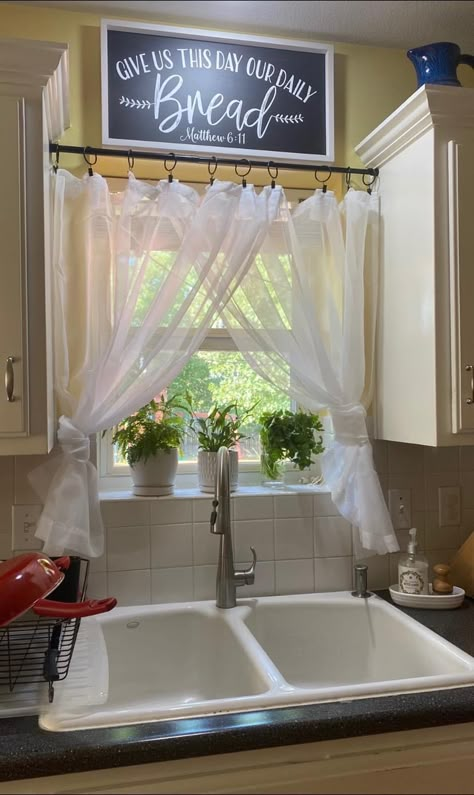 Sheer Curtains Kitchen Window, Kitchen Half Curtain Ideas, Mobile Home Curtain Ideas, Diy Wood Projects For Kitchen, Garden Window Curtain Ideas, Over Sink Kitchen Window Treatments, Curtains Over Sink Window, Kitchen Plants Decor Small Spaces, Eat In Kitchen Curtain Ideas