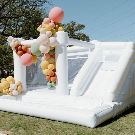 Diy Bounce House, Bouncy House At Wedding, Cute Bounce House, Bounce House Business Names, Bounce House Business Ideas, Jump House Party, Bouncy House Birthday Party, Bounce House Birthday Party Ideas, Bounce House Business